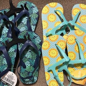 EntireBag $7 2 /$5 Kids Flip Flops - Blue and Yellow .